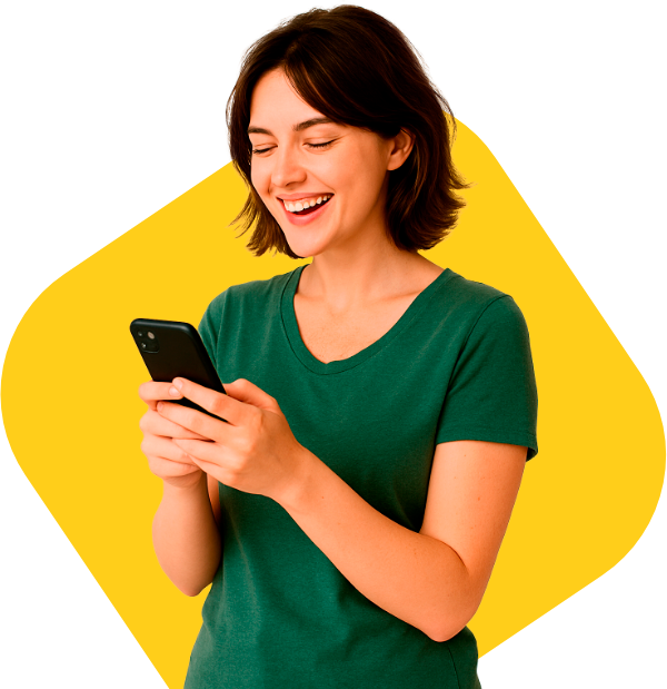 Pessoa conferindo o celular